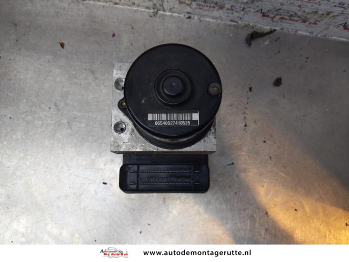 ABS Pomp van een Volkswagen Polo IV (9N1/2/3) 1.4 16V 2002