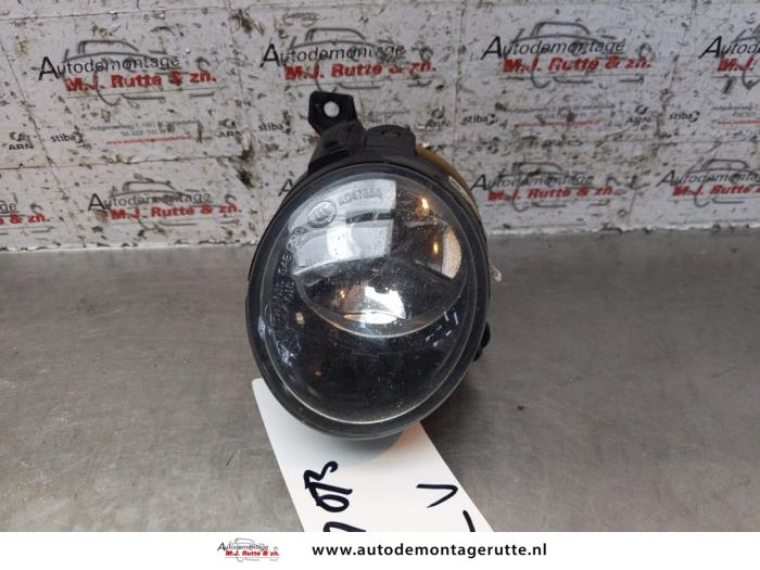 Mistlamp links-voor van een Volkswagen Up! (121) 1.0 12V 75 2014