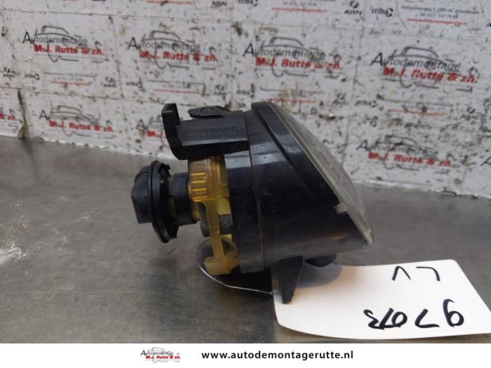 Mistlamp links-voor van een Volkswagen Up! (121) 1.0 12V 75 2014