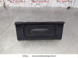 O151950 Gebruikte achterklep handgreep Renault Clio