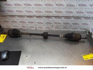 O152012 Gebruikte steekas rechts-voor Opel Tigra