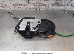O152108 Gebruikte deurslot mechaniek 4deurs rechts-voor Toyota Landcruiser