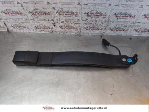 O152115 Gebruikte veiligheidsgordel insteek links-voor Toyota Landcruiser