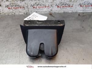 O152122 Gebruikte slotmechaniek achterklep Audi A4