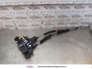 O152174 Gebruikte deurslot mechaniek 4deurs links-achter Chevrolet Captiva