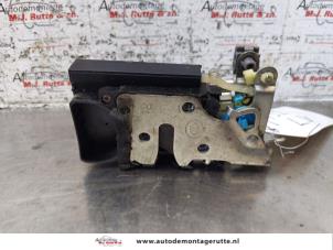 O152226 Gebruikte portierslot mechaniek 4deurs links-voor Chevrolet Spark