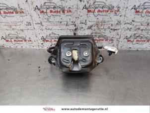 O152270 Gebruikte slotmechaniek achterklep Nissan Almera