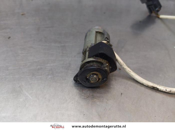 Portierslot Cilinder links van een Mitsubishi Space Star (DG) 1.3 16V 1999