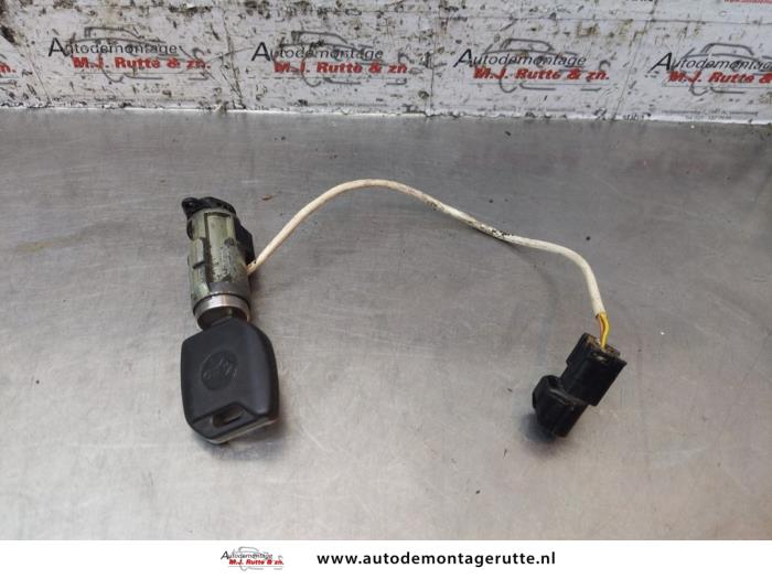 Portierslot Cilinder links van een Mitsubishi Space Star (DG) 1.3 16V 1999