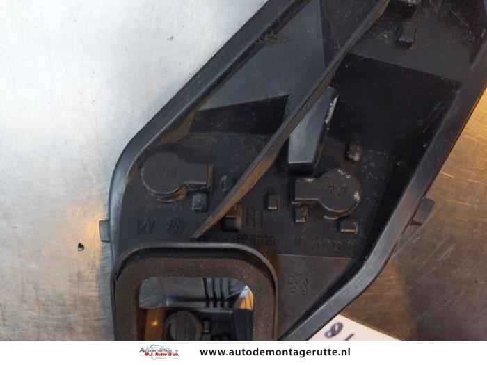 Achterlicht Printplaat rechts van een Peugeot 207/207+ (WA/WC/WM) 1.4 16V 2007