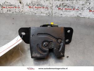 O152677 Gebruikte slotmechaniek achterklep Chevrolet Captiva