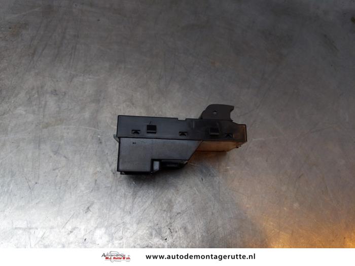 Ruit schakelaar elektrisch van een Opel Astra J Sports Tourer (PD8/PE8/PF8) 1.4 16V ecoFLEX 2011
