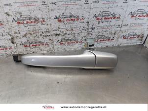 O152837 Gebruikte deurgreep 4deurs rechts-achter Mazda 5.