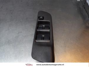 O152894 Gebruikte schakelblok ruiten Nissan Primera