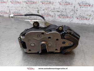 O152925 Gebruikte slotmechaniek portier 4deurs links-voor Opel Astra