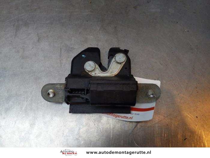 Achterklep Slotmechaniek van een Fiat Grande Punto (199) 1.3 JTD Multijet 16V 85 Actual 2011
