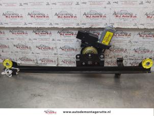 O153004 Gebruikte raammechaniek 2deurs links-voor Peugeot Boxer