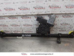 O153005 Gebruikte raammechaniek 2deurs rechts-voor Peugeot Boxer