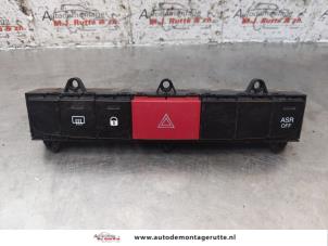 Gebruikte Schakelaar Paniekverlichting Peugeot Boxer (U9) 2.2 HDi 150 Prijs € 35,00 Margeregeling aangeboden door Autodemontage M.J. Rutte B.V.