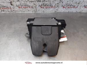 O153043 Gebruikte achterklep slotmechaniek Ford Focus