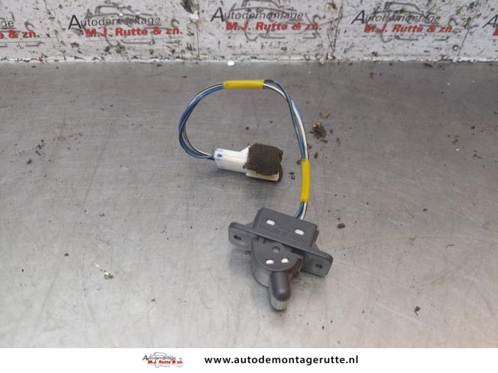 Gebruikte Centrale deurvergrendeling Schakelaar Mitsubishi Space Star O153094