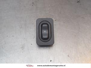 O153095 Gebruikte elektrisch raam schakelaar Opel Meriva