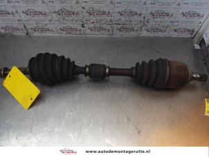O153185 Gebruikte aandrijfas links-voor Nissan Micra