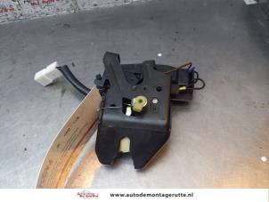 O153323 Gebruikte achterklep slotmechaniek Chevrolet Epica
