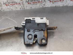 O153404 Gebruikte slotmechaniek achterklep Renault Clio