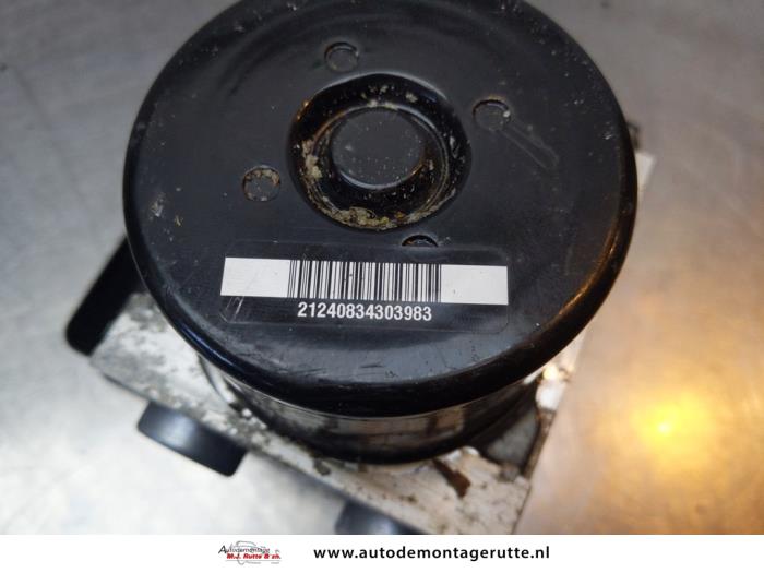 ABS Pomp van een Volvo V70 (BW) 2.5 T 20V 2008