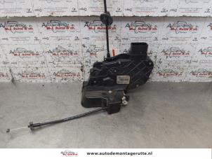 O153570 Gebruikte slotmechaniek portier 4deurs rechts-achter Volvo V70