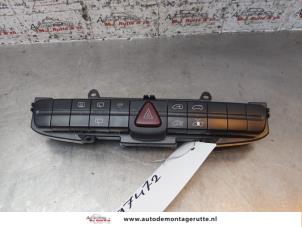 O153653 Gebruikte paniekverlichtings schakelaar Mercedes Vito