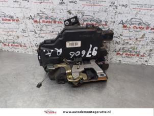 O153752 Gebruikte portierslot mechaniek 4deurs rechts-achter Seat Leon