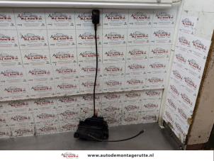 O153784 Gebruikte slotmechaniek portier 4deurs links-voor Renault Clio