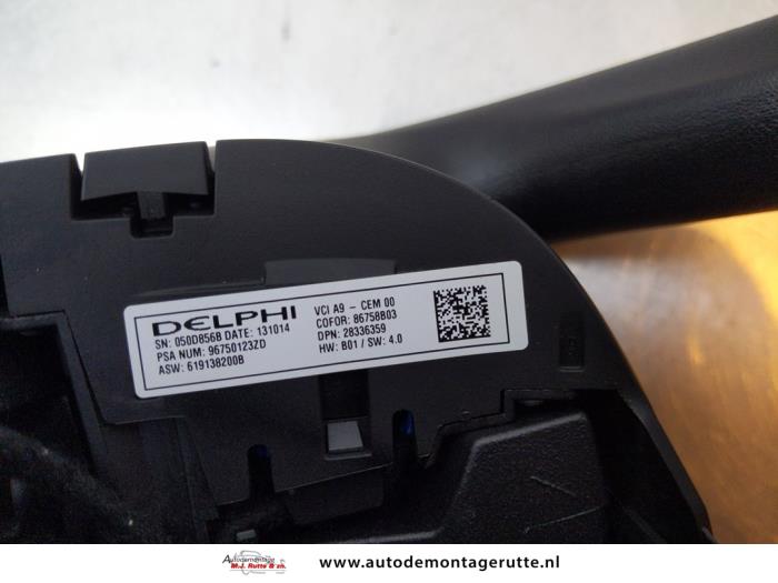 Stuurwiel van een Peugeot 208 I (CA/CC/CK/CL) 1.2 Vti 12V PureTech 82 2014