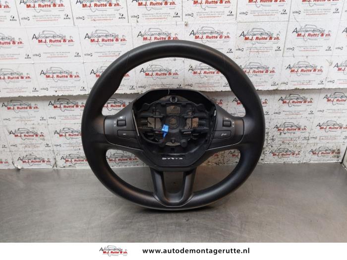 Stuurwiel van een Peugeot 208 I (CA/CC/CK/CL) 1.2 Vti 12V PureTech 82 2014