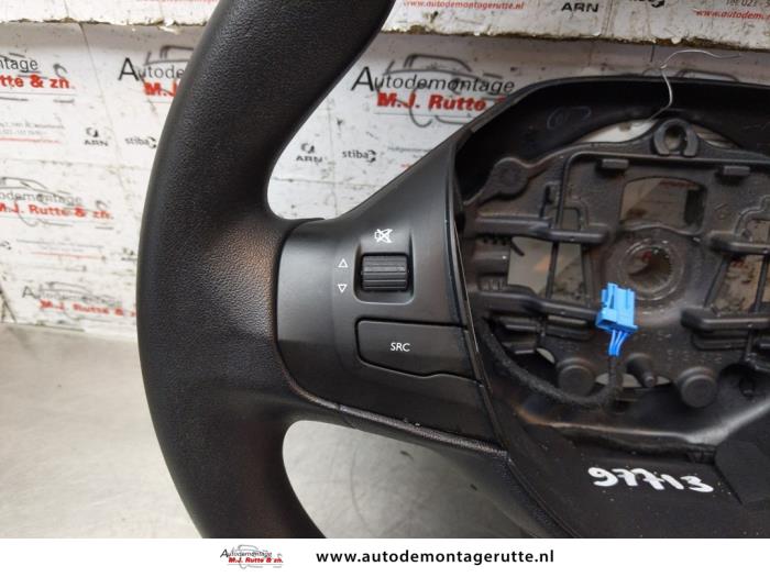 Stuurwiel van een Peugeot 208 I (CA/CC/CK/CL) 1.2 Vti 12V PureTech 82 2014