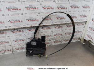 O153848 Gebruikte slotmechaniek portier 2deurs links Fiat Punto
