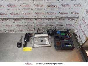 O153876 Gebruikte contactslot + computer Peugeot 208