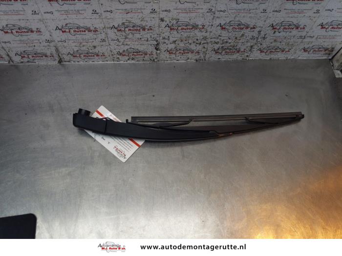 Gebruikte Ruitenwisserarm achter Peugeot 208 O153880
