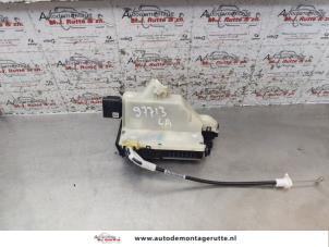 O153881 Gebruikte slotmechaniek portier 4deurs links-achter Peugeot 208
