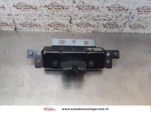 O153889 Gebruikte slotmechaniek achterklep Peugeot 208