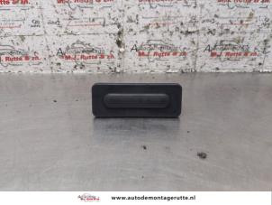 O153901 Gebruikte schakelaar achterklep Peugeot 208