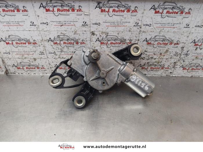 Gebruikte Ruitenwissermotor achter Volkswagen Golf O153936