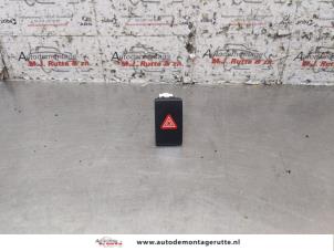 O153944 Gebruikte schakelaar paniekverlichting Volkswagen Golf
