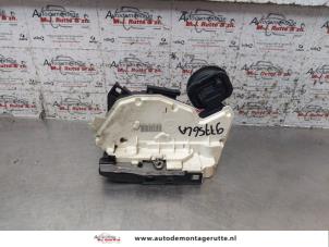O153955 Gebruikte portierslot mechaniek 4deurs links-achter Volkswagen Golf