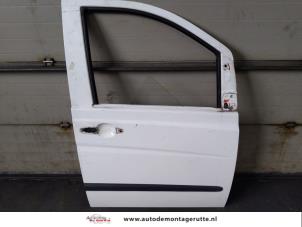 O153997 Gebruikte portier 2deurs rechts Mercedes Vito