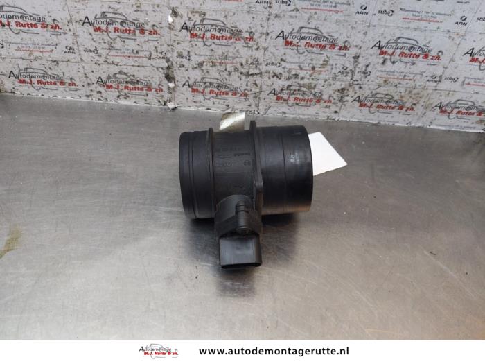 Gebruikte Luchtmassameter Volkswagen Passat O154222