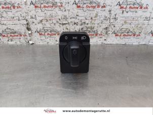 O154232 Gebruikte schakelaar licht Opel Agila