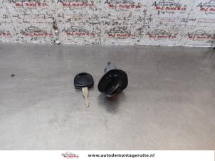 O154234 Gebruikte kontaktslot+sleutel Opel Agila